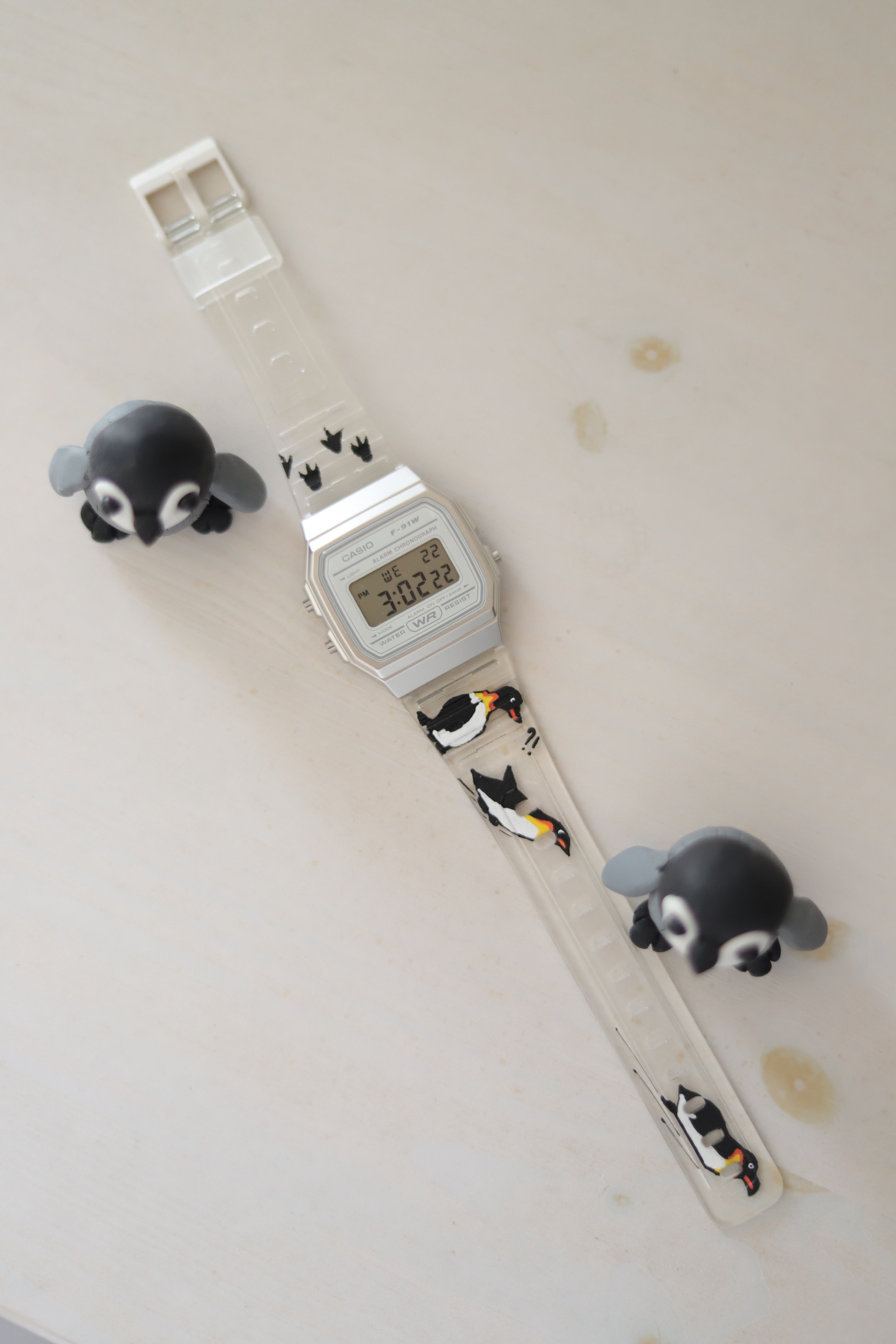 Casio F-91WS 'Pingouins' - Montre customisée à la main