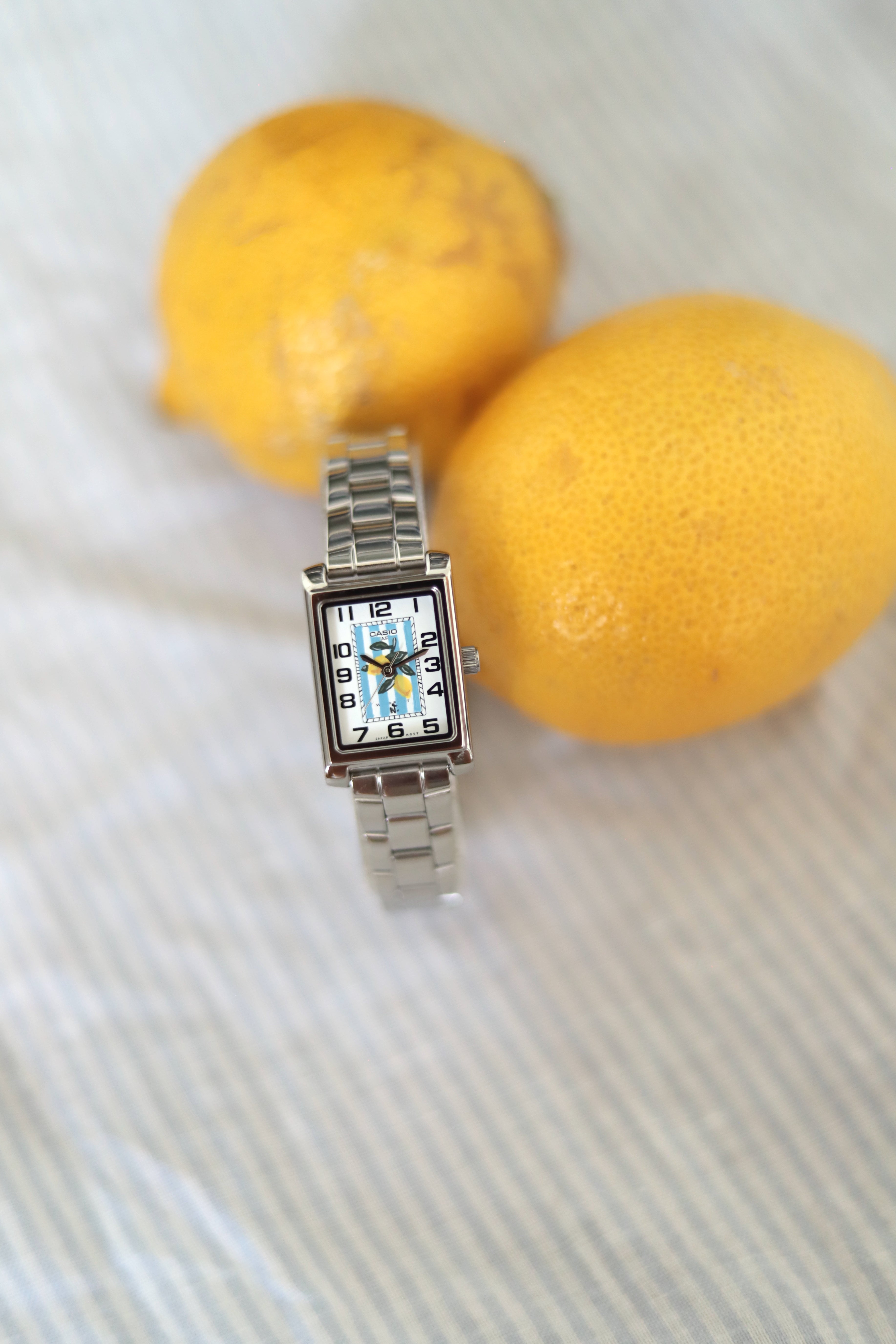 Casio 'Summer fruits' - Montre peinte à la main