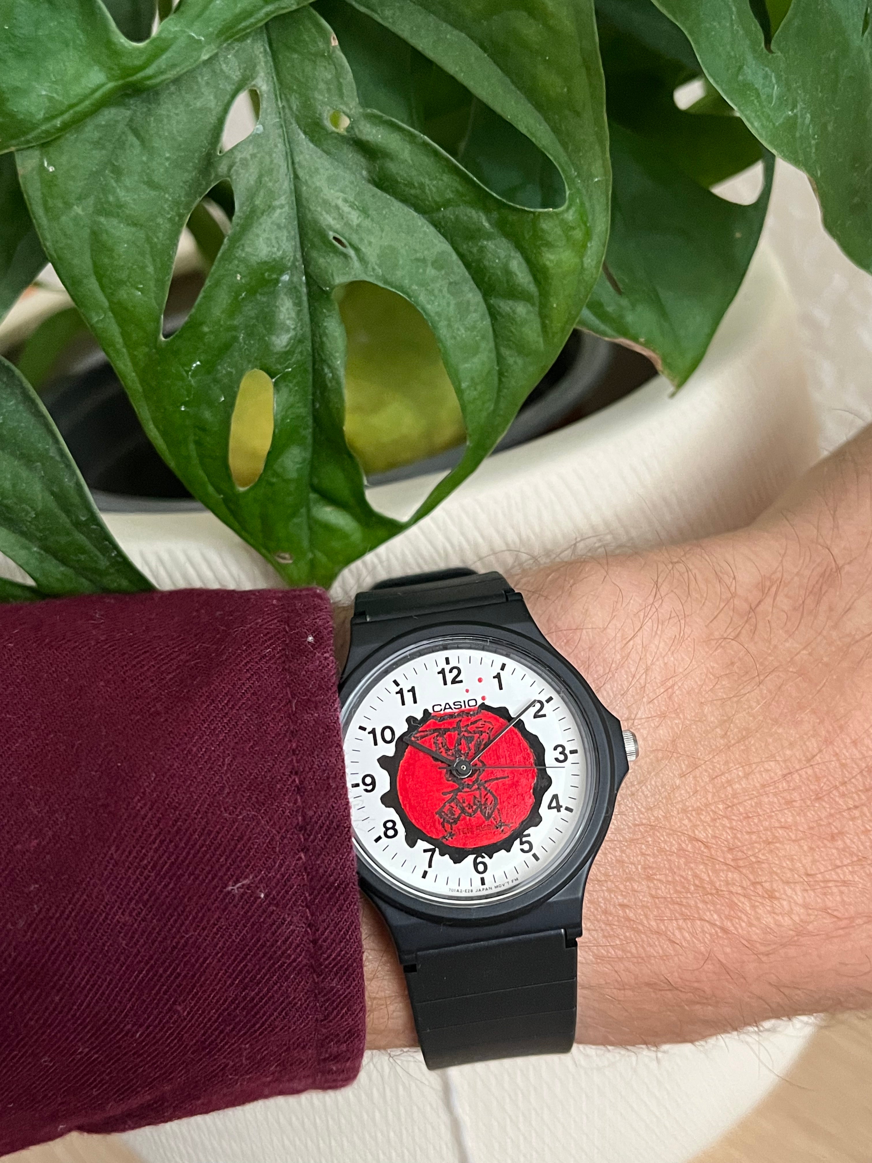 Casio limitée, cadran peint à la main samouraï rouge