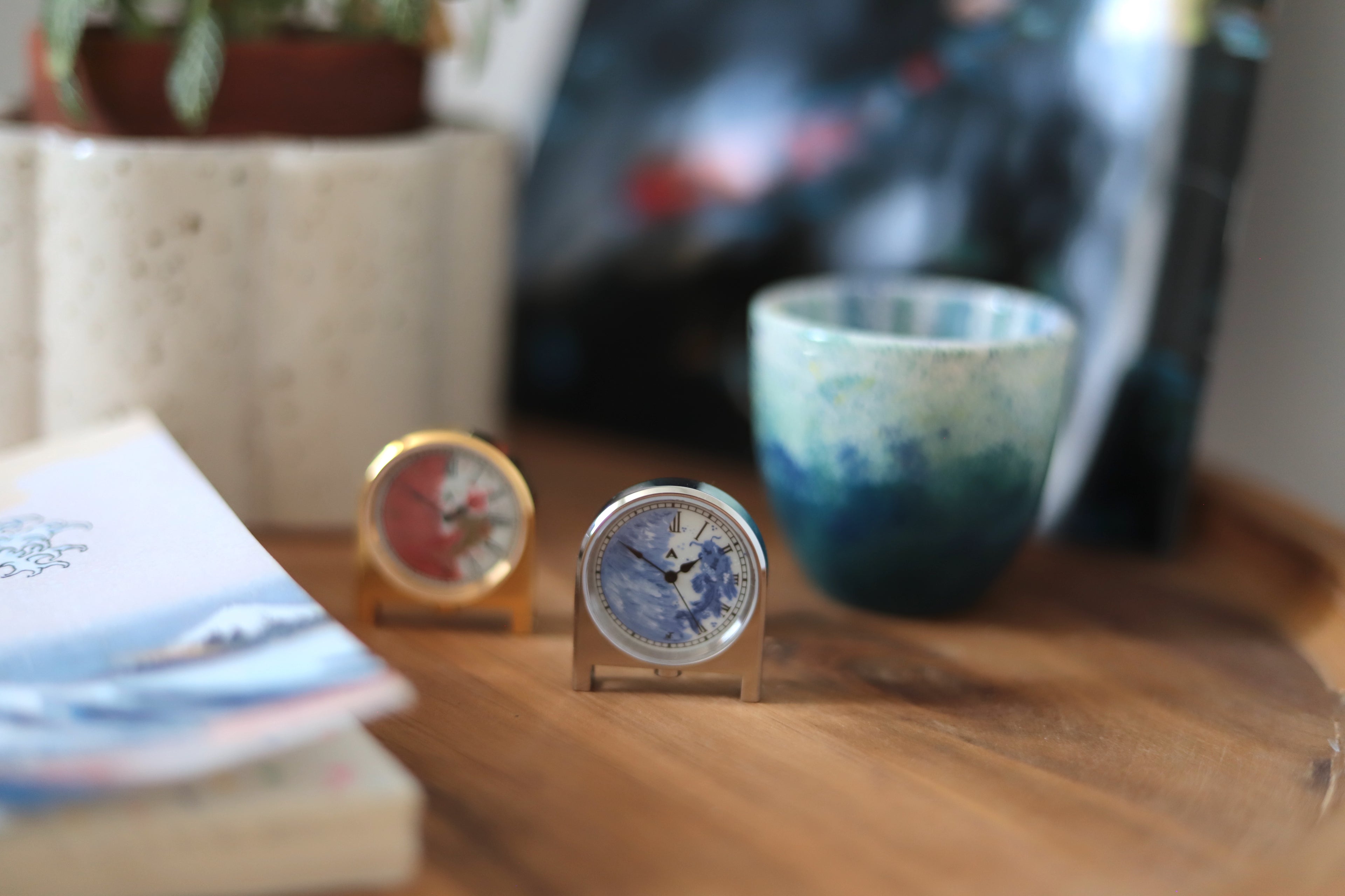 Collab AndoAndoAndo x NoracTime montres pendentif peintes à la main
