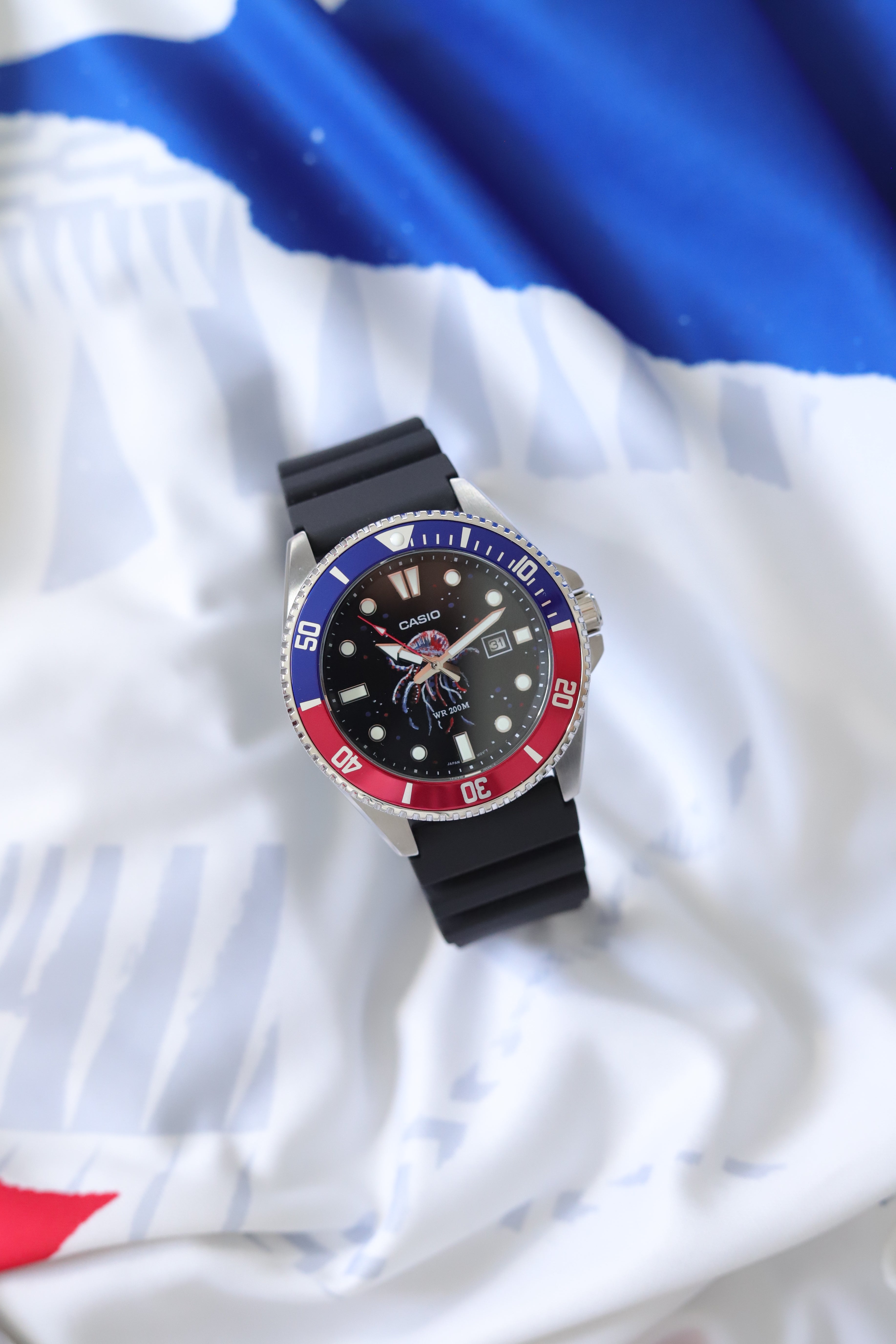 Casio MDV - Méduse - Cadran peint à la main