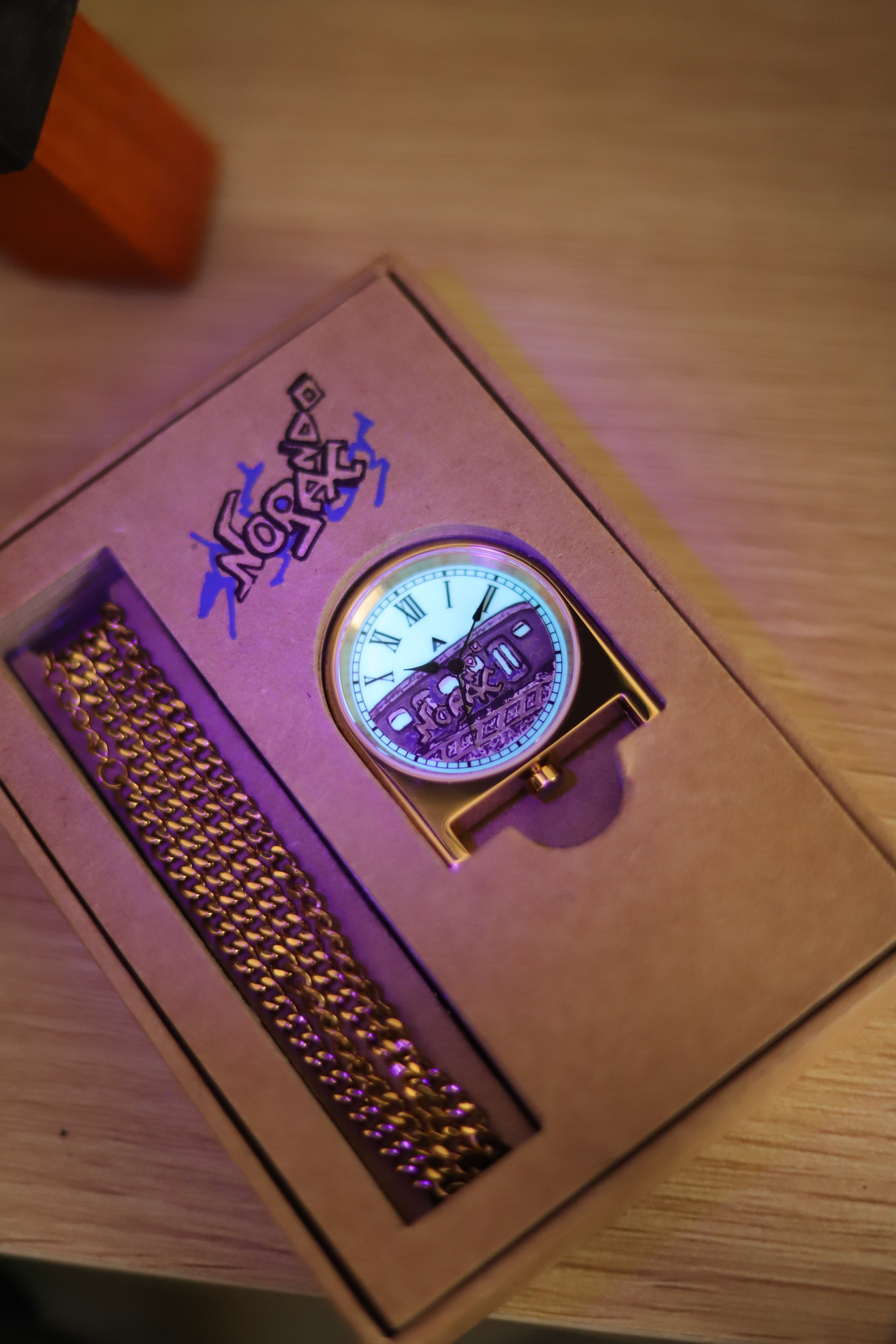 Pendant clock by AndoAndoAndo customized by NoracTime gold