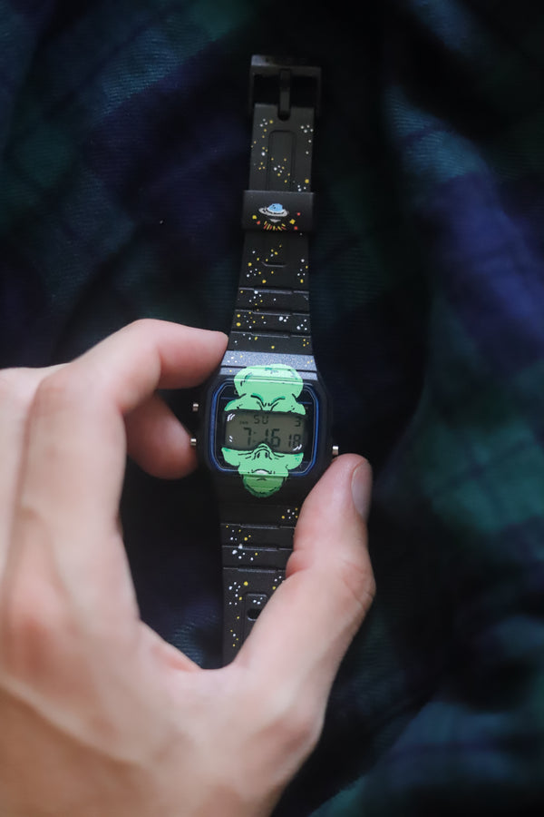 Montre originale Casio F-91 alien personnalisée à la main