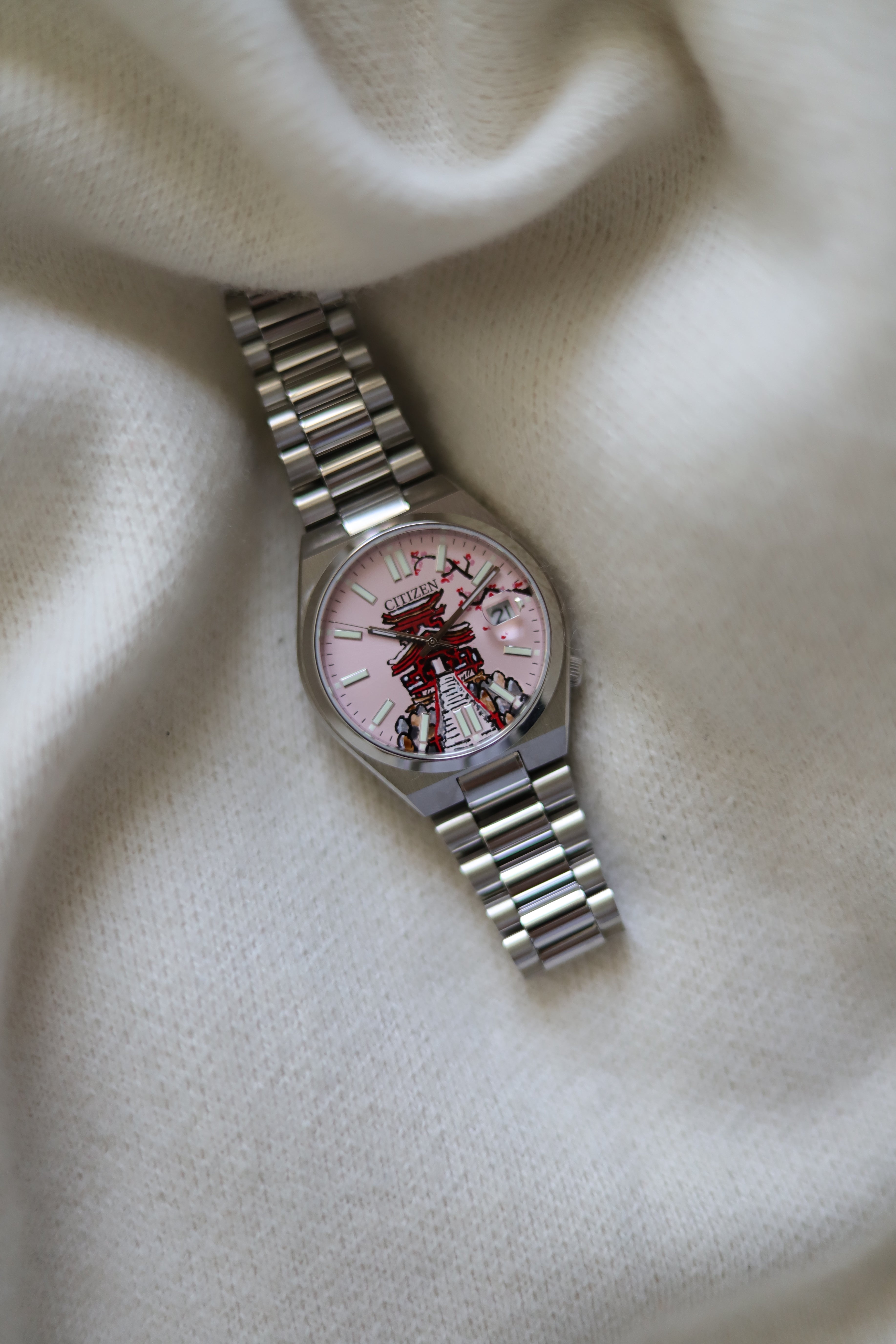 Montre unique : Citizen Tsuyosa temple japonais, peinte à la main