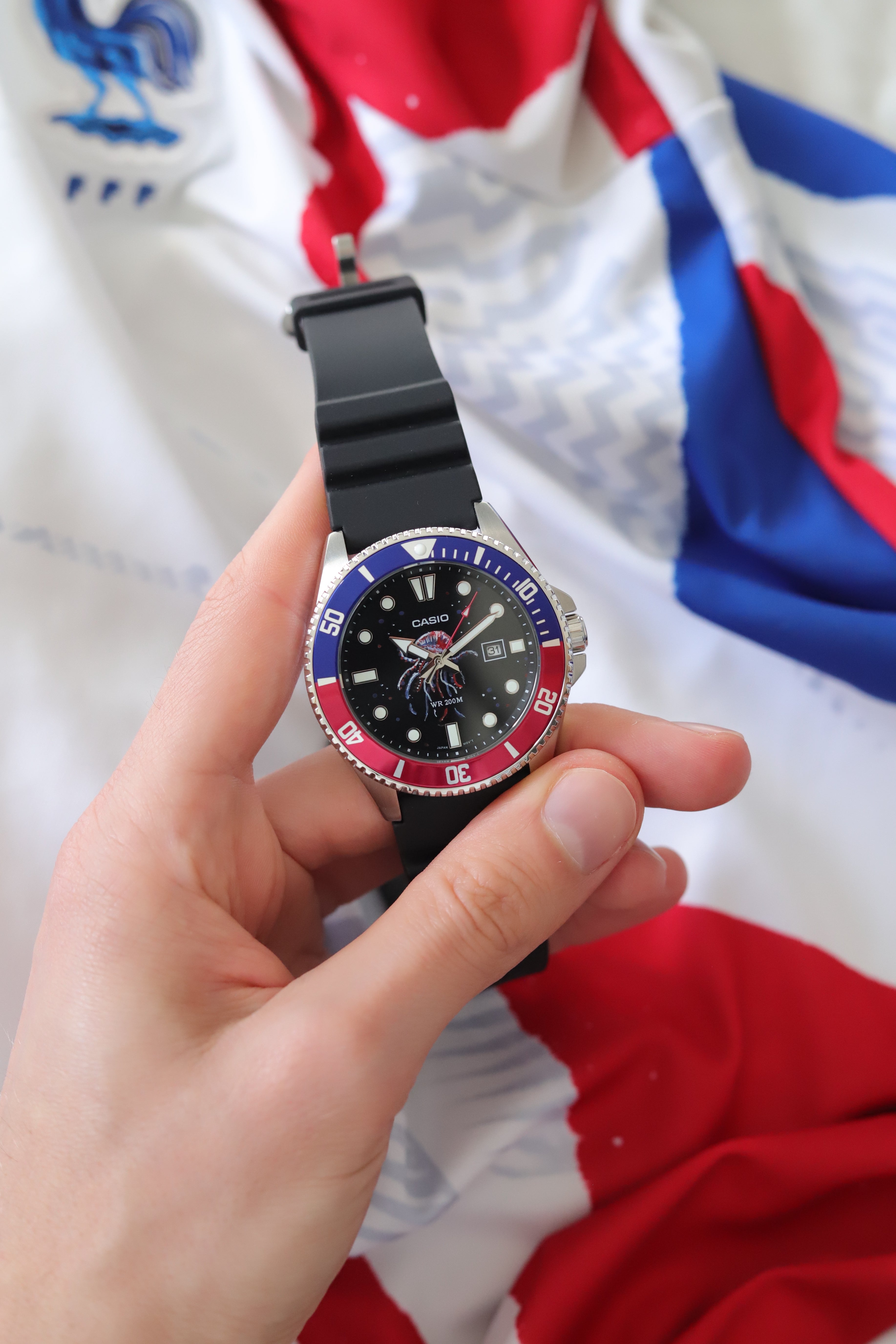 Montre customisée à la main par NoracTime, modèle Casio Duro Méduse